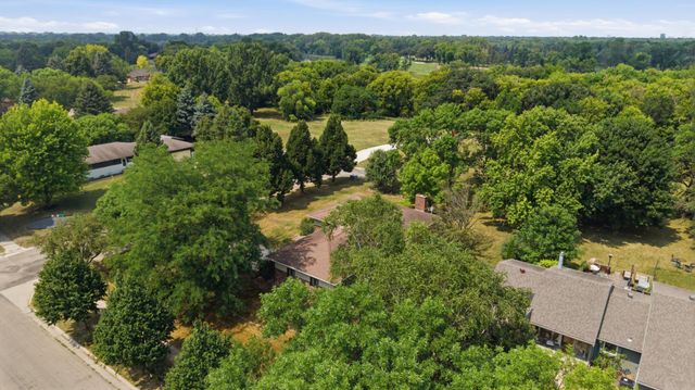 306 37th Avenue S, Moorhead, MN 56560
