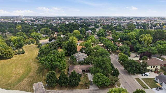 306 37th Avenue S, Moorhead, MN 56560