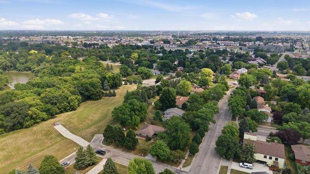 306 37th Avenue S, Moorhead, MN 56560