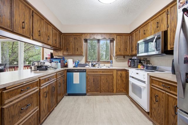306 37th Avenue S, Moorhead, MN 56560