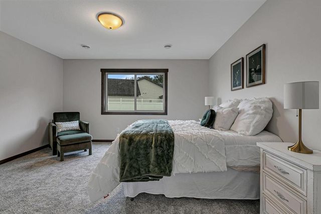 5815 Rivers Edge Drive, Saint Cloud, MN 56303