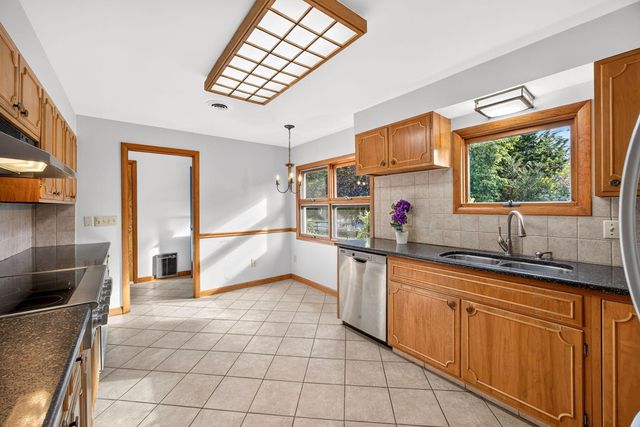 2 Captain Towne Road, East Sandwich, MA 02537