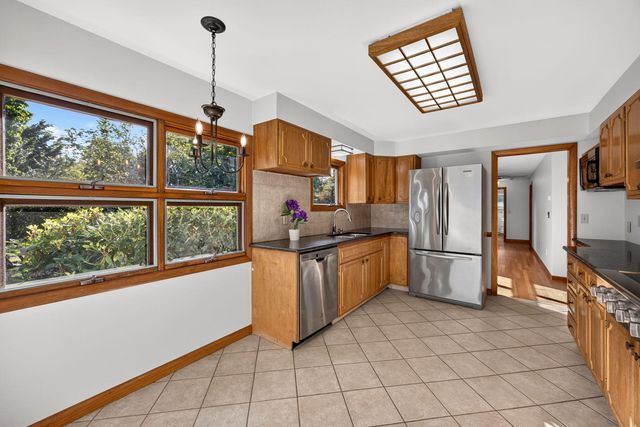 2 Captain Towne Road, East Sandwich, MA 02537