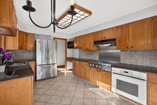 2 Captain Towne Road, East Sandwich, MA 02537