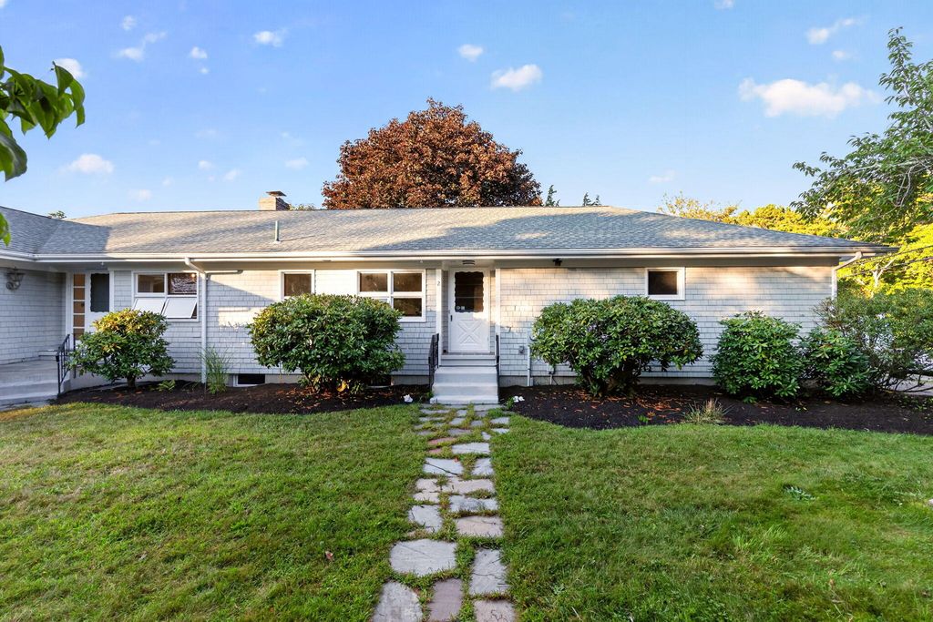 2 Captain Towne Road, East Sandwich, MA 02537