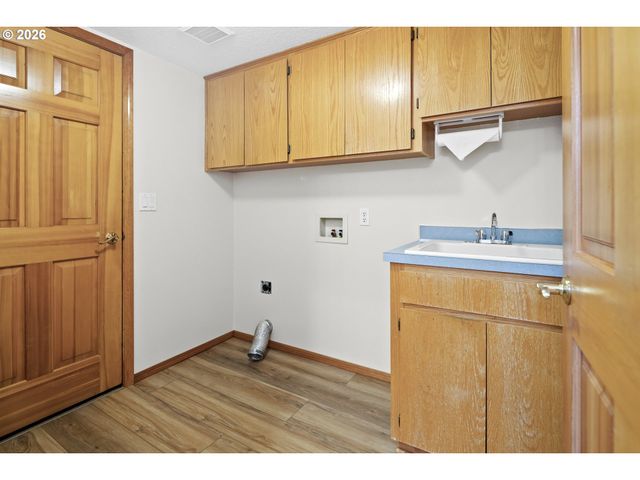 8144 Sw CORAL BELL Ct, Beaverton, OR 97008