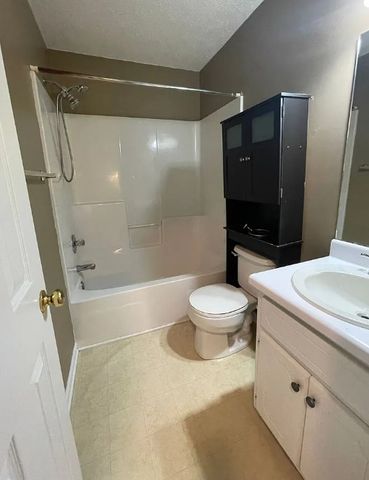 114 Candle Brook Dr, Dothan, AL 36303