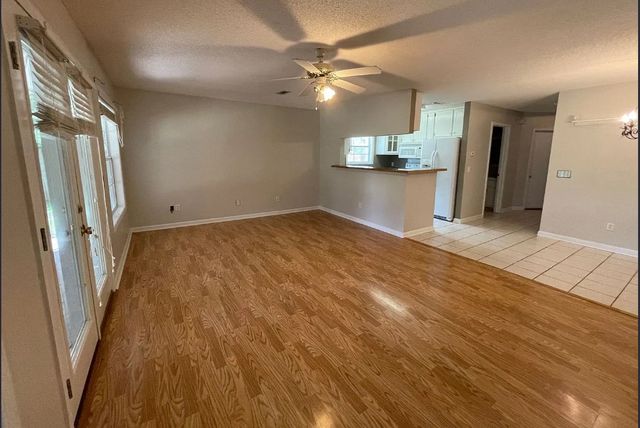 114 Candle Brook Dr, Dothan, AL 36303
