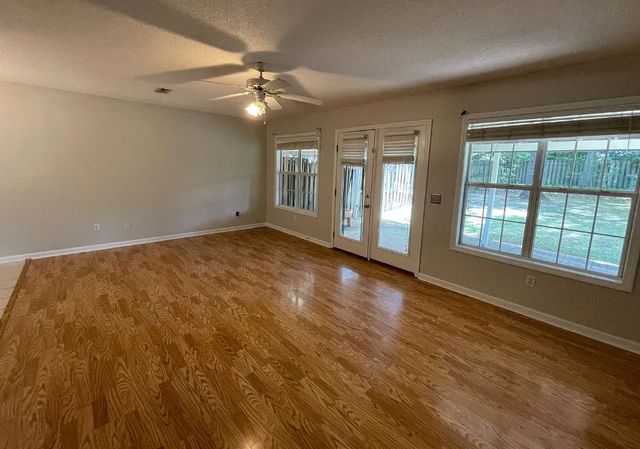 114 Candle Brook Dr, Dothan, AL 36303