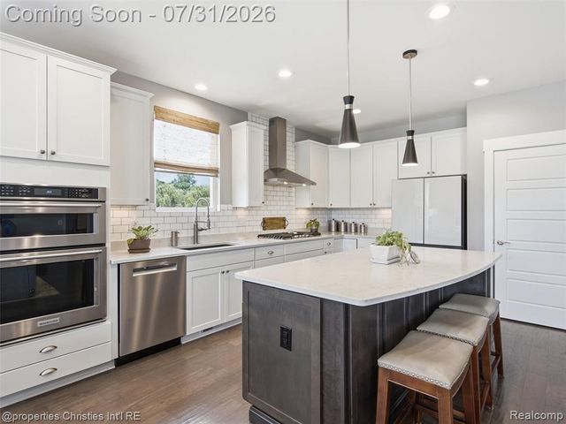 2290 Monte Vista Court, Lake Orion, MI 48360