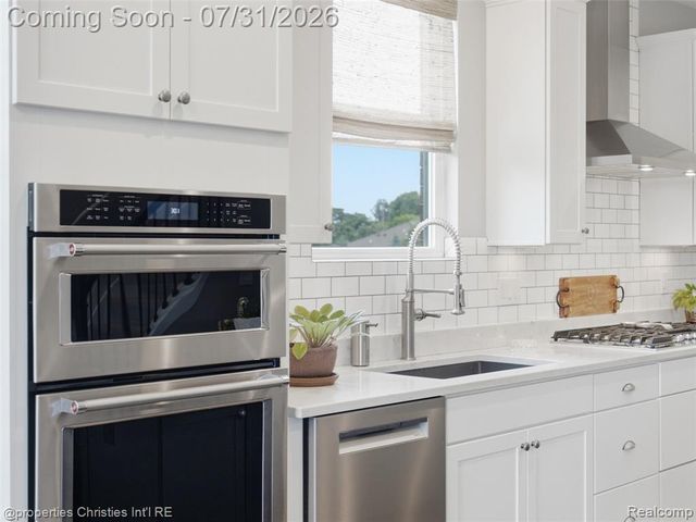 2290 Monte Vista Court, Lake Orion, MI 48360