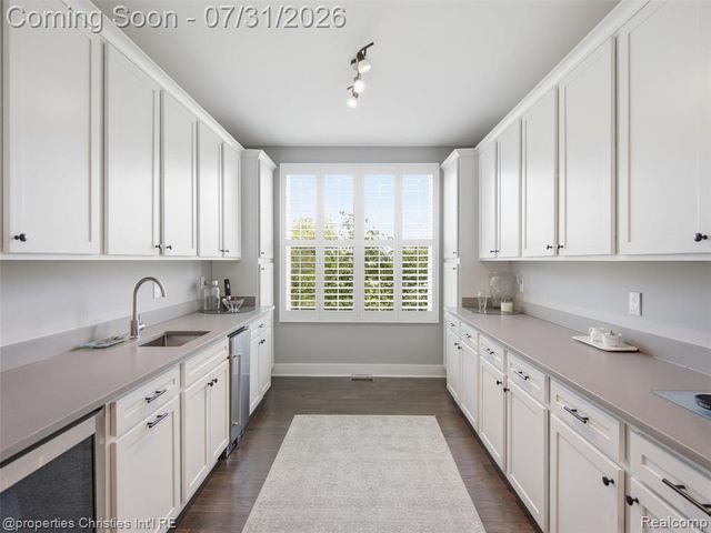 2290 Monte Vista Court, Lake Orion, MI 48360