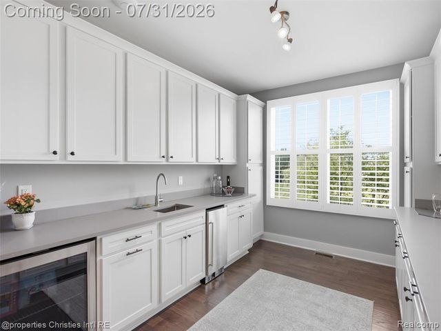 2290 Monte Vista Court, Lake Orion, MI 48360