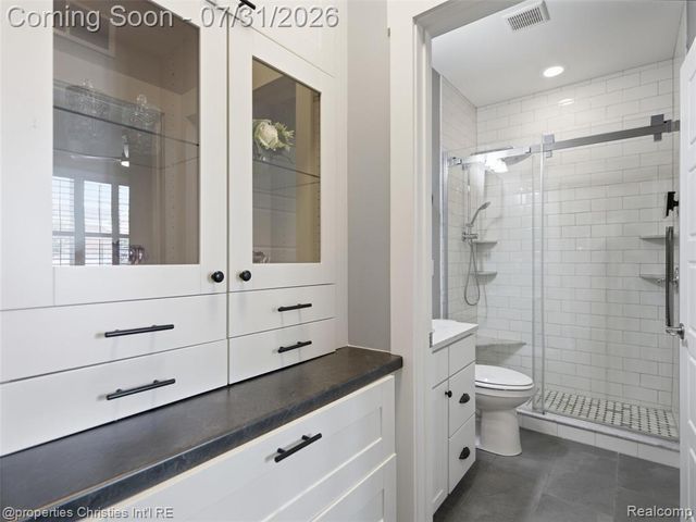 2290 Monte Vista Court, Lake Orion, MI 48360