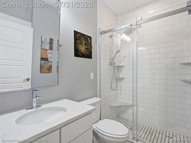 2290 Monte Vista Court, Lake Orion, MI 48360