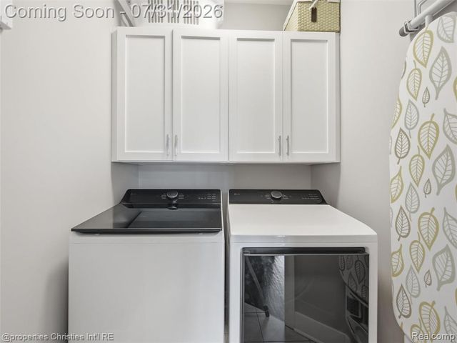 2290 Monte Vista Court, Lake Orion, MI 48360