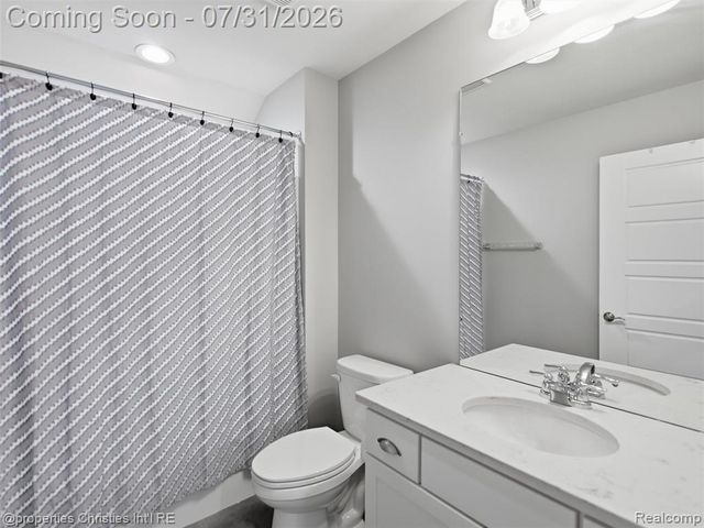 2290 Monte Vista Court, Lake Orion, MI 48360