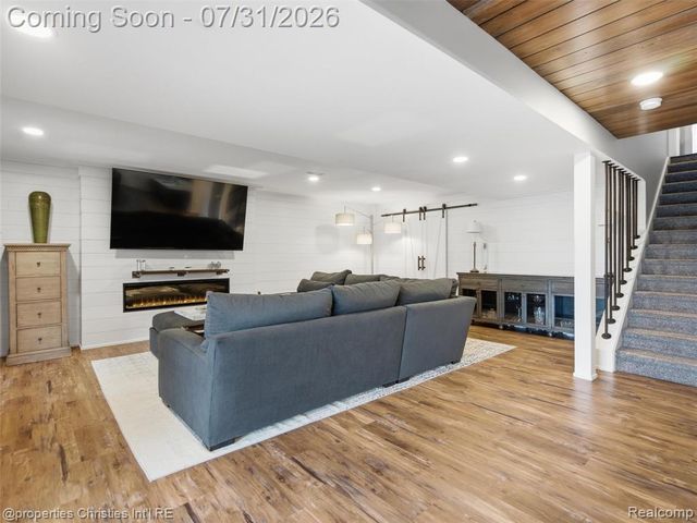 2290 Monte Vista Court, Lake Orion, MI 48360