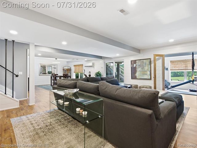 2290 Monte Vista Court, Lake Orion, MI 48360