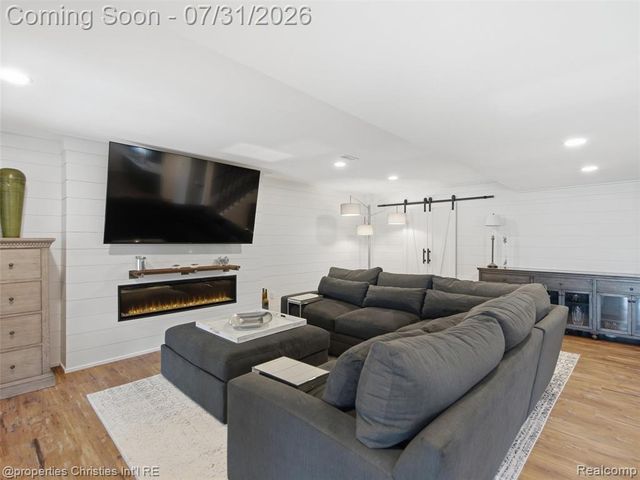 2290 Monte Vista Court, Lake Orion, MI 48360