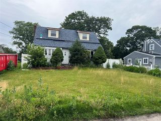 13 hickory st, Central Islip, NY 11722