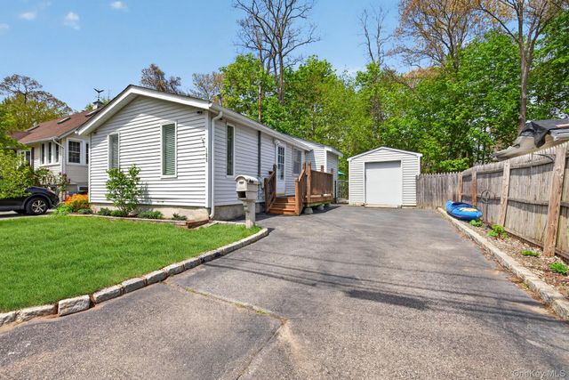109 Eastview Road, Ronkonkoma, NY 11779