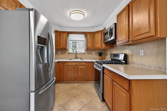 109 Eastview Road, Ronkonkoma, NY 11779