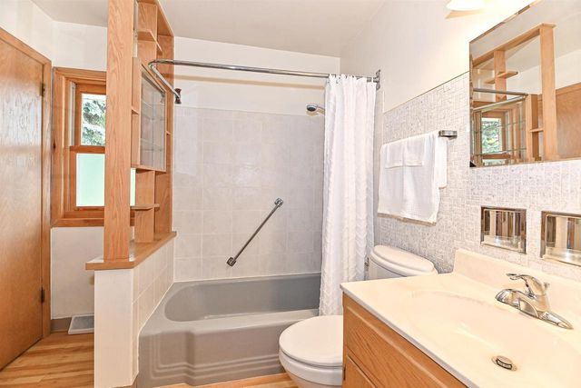 N89W15378 Cleveland Avenue, Menomonee Falls, WI 53051