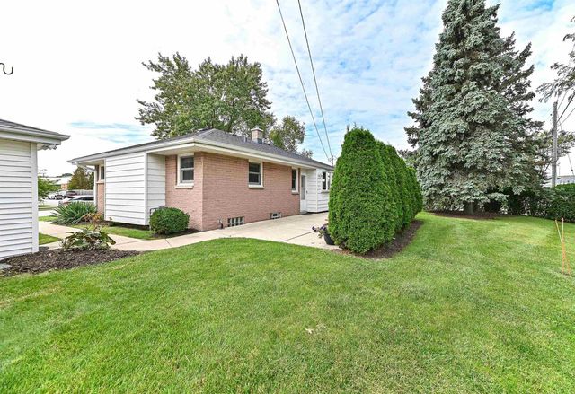 N89W15378 Cleveland Avenue, Menomonee Falls, WI 53051