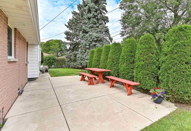 N89W15378 Cleveland Avenue, Menomonee Falls, WI 53051