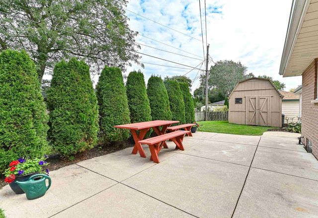 N89W15378 Cleveland Avenue, Menomonee Falls, WI 53051