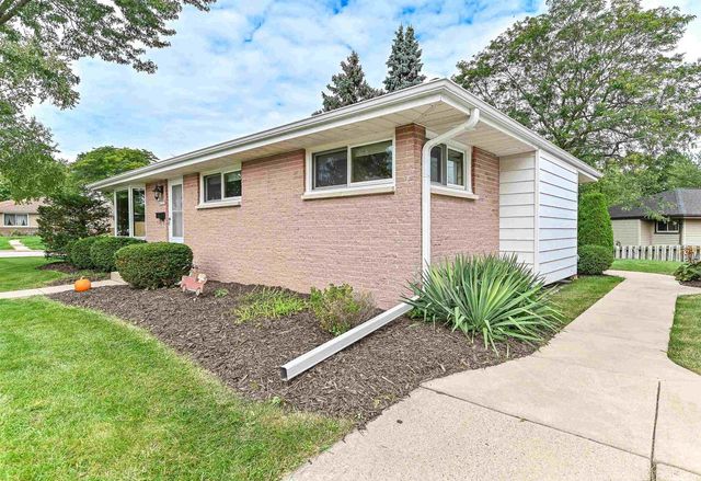 N89W15378 Cleveland Avenue, Menomonee Falls, WI 53051