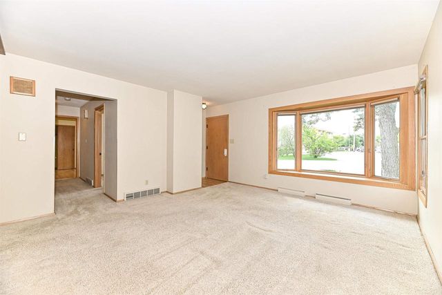 N89W15378 Cleveland Avenue, Menomonee Falls, WI 53051