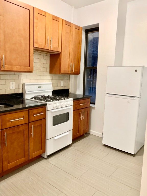 224 E 27th St Apt 2B, New York City, NY 10016