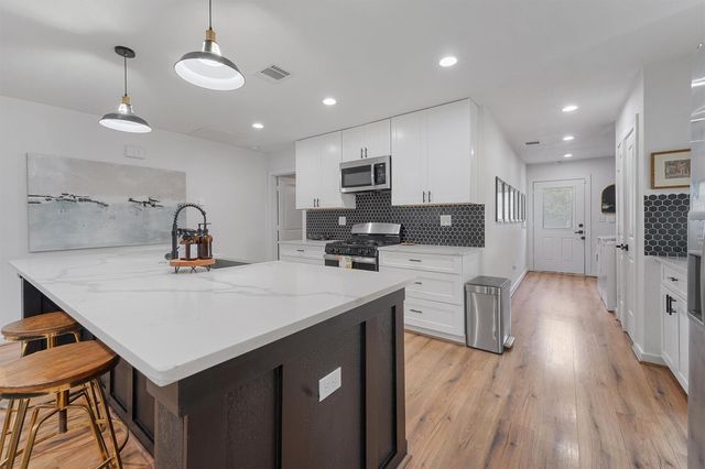 3450 Noah Street, Houston, TX 77021