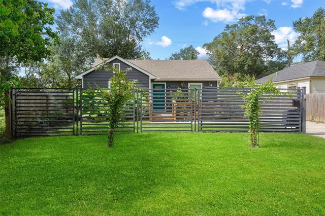 3450 Noah Street, Houston, TX 77021