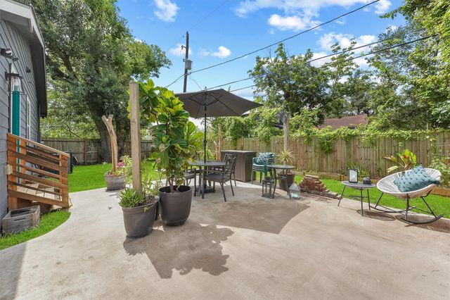 3450 Noah Street, Houston, TX 77021
