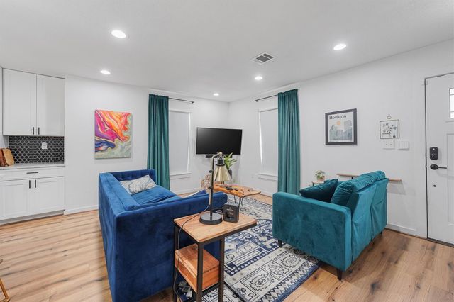 3450 Noah Street, Houston, TX 77021