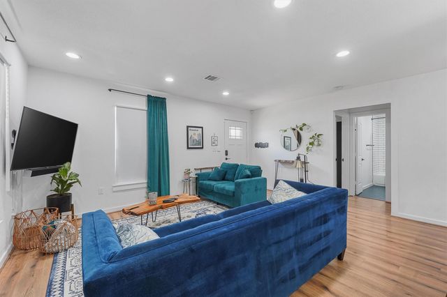 3450 Noah Street, Houston, TX 77021