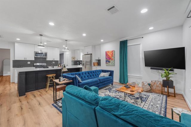 3450 Noah Street, Houston, TX 77021