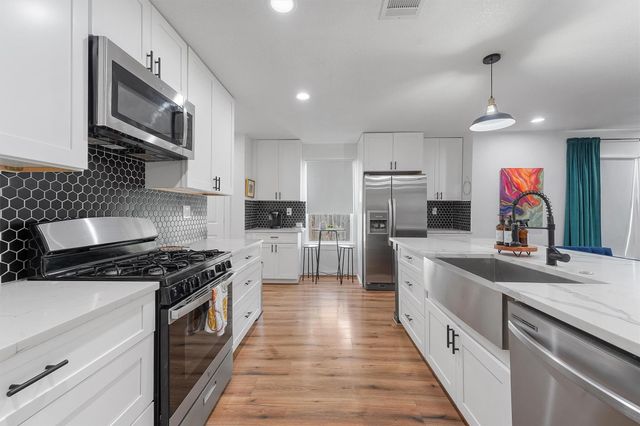 3450 Noah Street, Houston, TX 77021