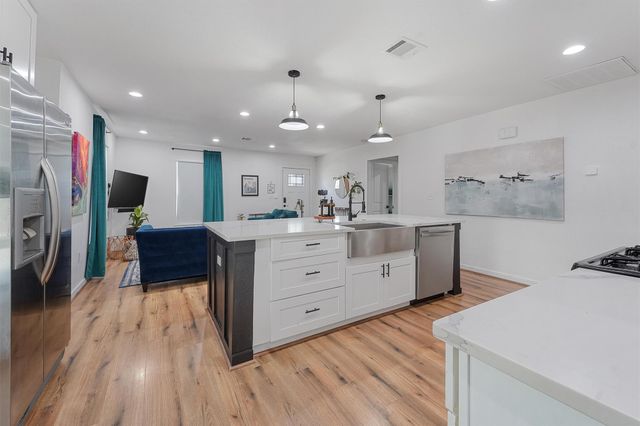 3450 Noah Street, Houston, TX 77021