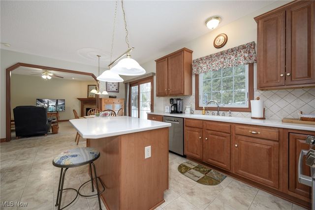 11597 Forest Meadows Circle NW, Uniontown, OH 44685