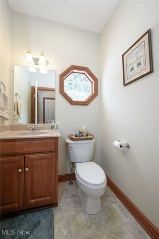 11597 Forest Meadows Circle NW, Uniontown, OH 44685