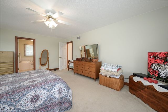 11597 Forest Meadows Circle NW, Uniontown, OH 44685