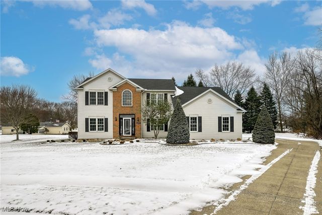 11597 Forest Meadows Circle NW, Uniontown, OH 44685