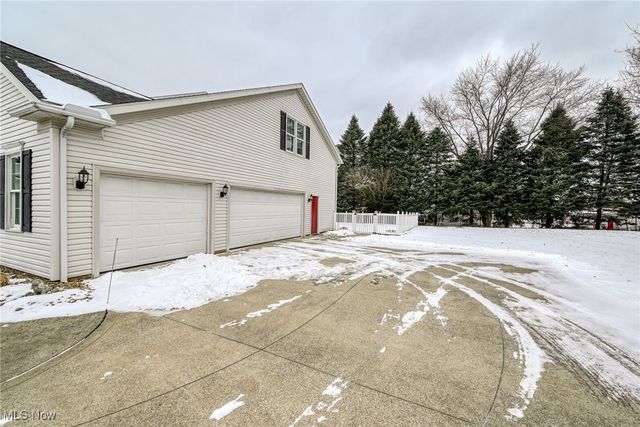 11597 Forest Meadows Circle NW, Uniontown, OH 44685