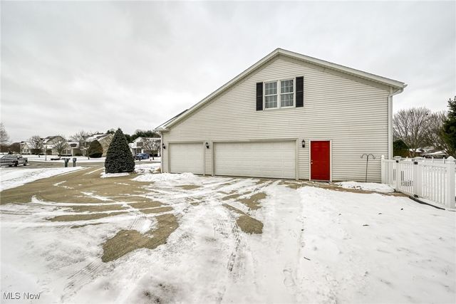 11597 Forest Meadows Circle NW, Uniontown, OH 44685