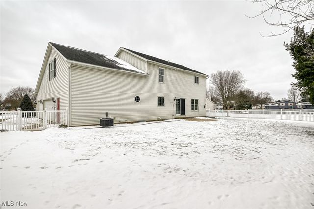 11597 Forest Meadows Circle NW, Uniontown, OH 44685