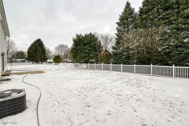 11597 Forest Meadows Circle NW, Uniontown, OH 44685